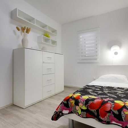 Apartman Laura Đảo Krk Ngoại thất bức ảnh